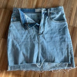 Women’s WILFRED FREE jean skirt. Size 2